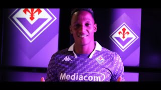 Yerry Mina è della Fiorentina  il suo arrivo al Viola Park [upl. by Anawik]