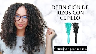 Aprende a definir tus rizos con cepillo Todos los truquitos [upl. by Neehs]