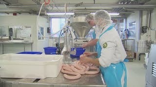 La fabrication de la saucisse de veau ABERTS [upl. by Holzman751]