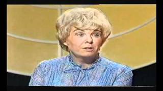 Eggheads Daphne Fowler  Bullseye  1982 [upl. by Georgiana432]