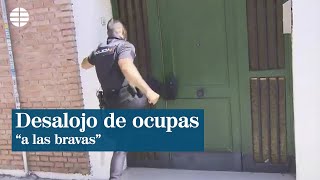 Desalojada a las bravas una vivienda ocupada varias horas antes [upl. by Etireugram705]