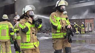 Feuerwehr Lünen bei GWA in Lünen beim Großbrand [upl. by Adnilema]