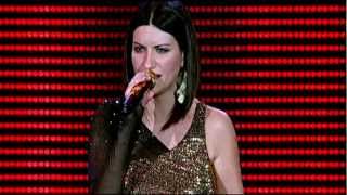 Laura Pausini  Amores Extraños live HD1080p [upl. by Aiuqes]