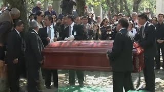 Descansa en paz Chavo… Chespirito fue sepultado en el Panteón Francés en México [upl. by Bettencourt]