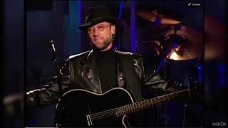 LIVE MAURICE GIBB SINGING LEAD AGAIN Man in the middle Bee gees 2001 HD [upl. by Aleda602]